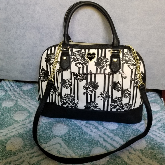 Betsey Johnson Handbags - EUC- Betsey Johnson Handbag/Crossbody